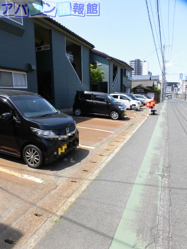 【シャンブル笹口Iの駐車場】