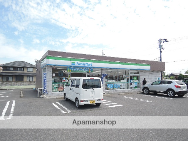 コンビニ　ファミリーマート（コンビニ）まで668m