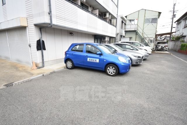 【堺市北区金岡町のマンションの駐車場】