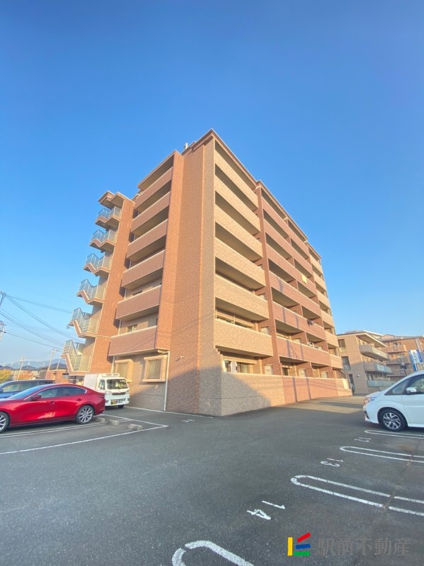 建物外観　7階建ての物件
