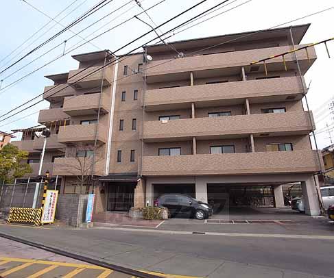 宇治市莵道のマンションの建物外観