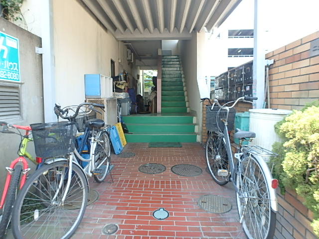 【板橋区坂下のマンションのエントランス】