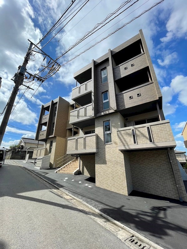 北九州市戸畑区中原東のマンションの建物外観