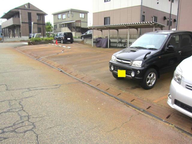 【ヒルバレーＡの駐車場】