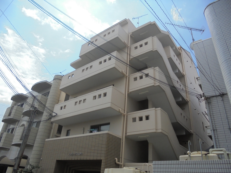 加古川市平岡町新在家のマンションの建物外観