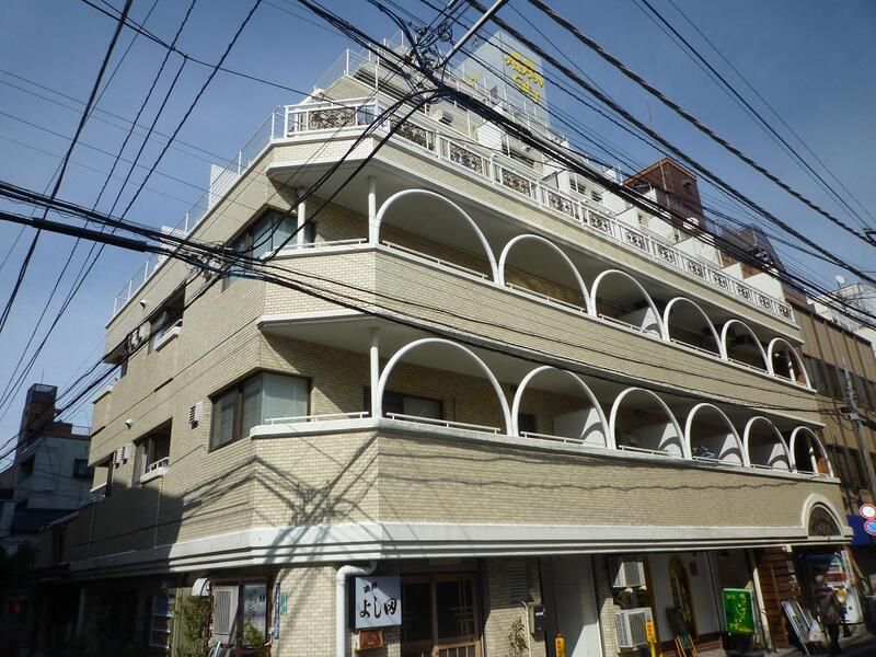 新宿区西新宿のマンションの建物外観