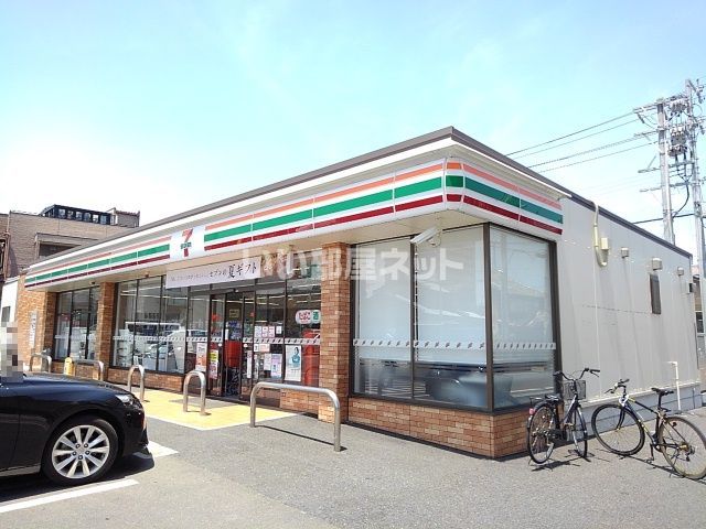 【四日市市南富田町のアパートのコンビニ】