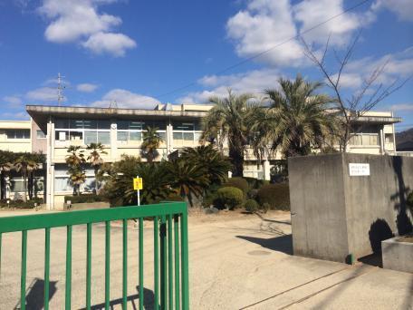 中学校　周陽中学校（中学校）まで900m