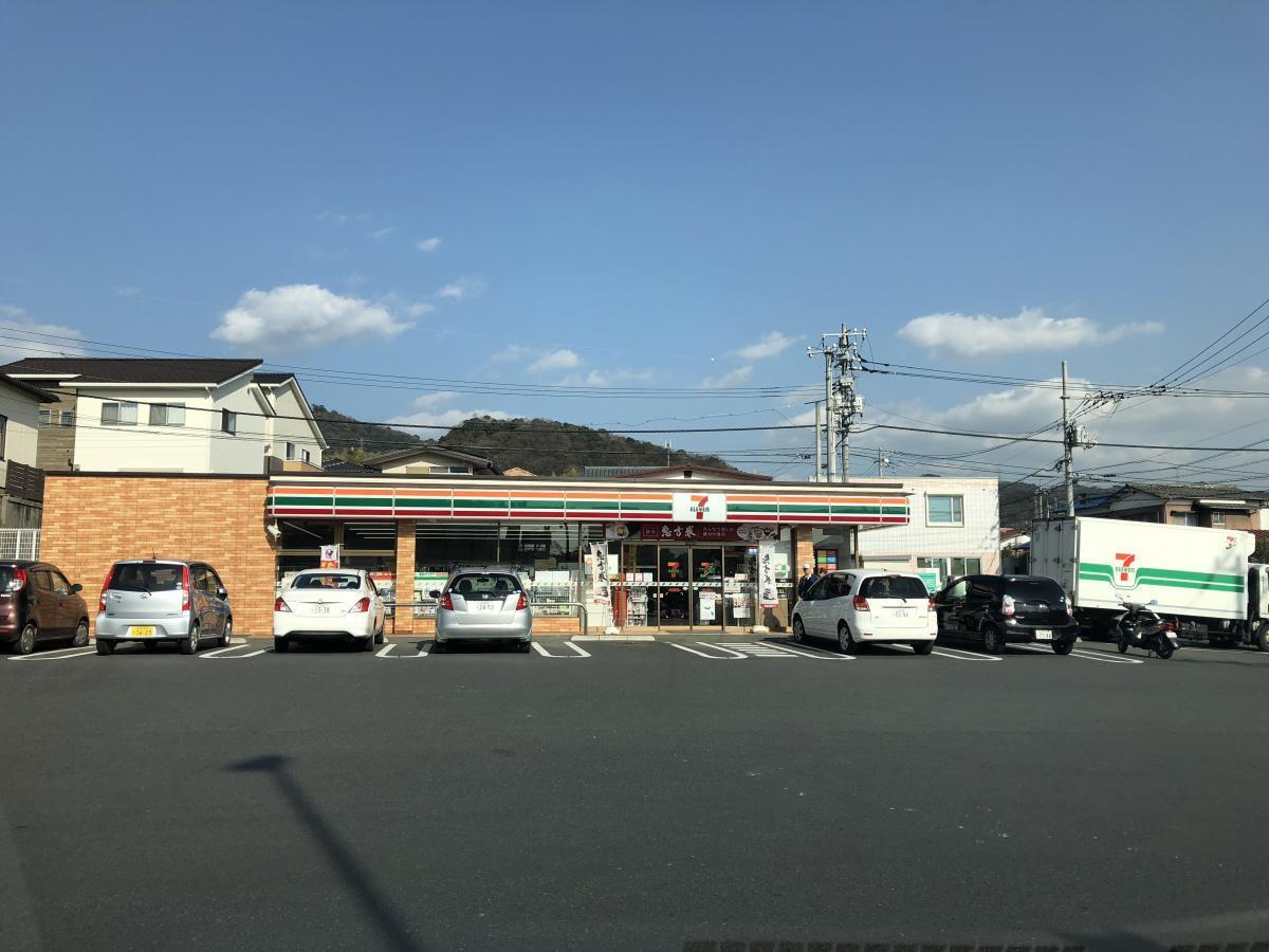 コンビニ　セブンイレブン孝田町（コンビニ）まで716m