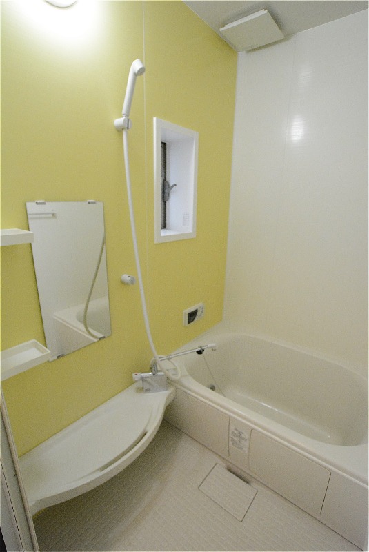 バス・シャワールーム　追い焚き機能付き風呂