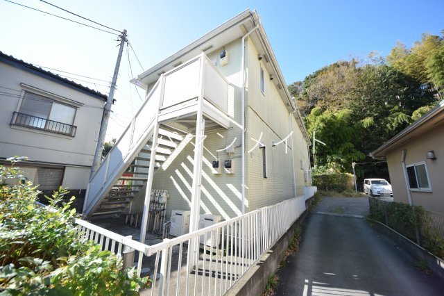 建物外観　駅まで平坦な道のりです！