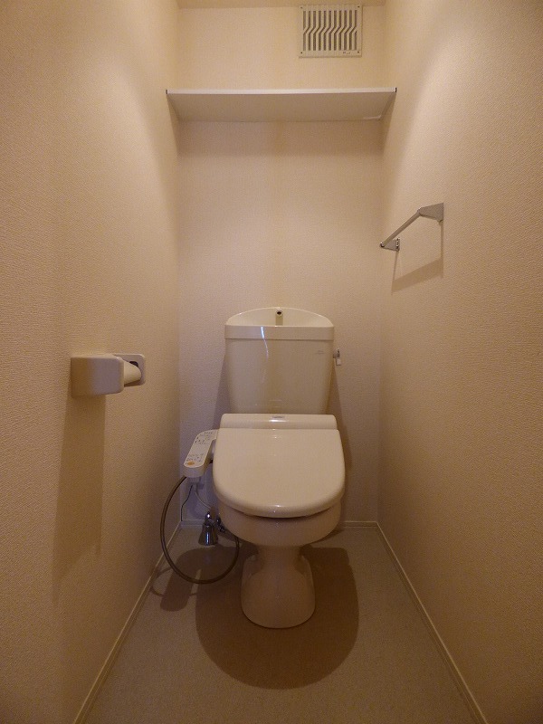 トイレ　201号の写真になります。