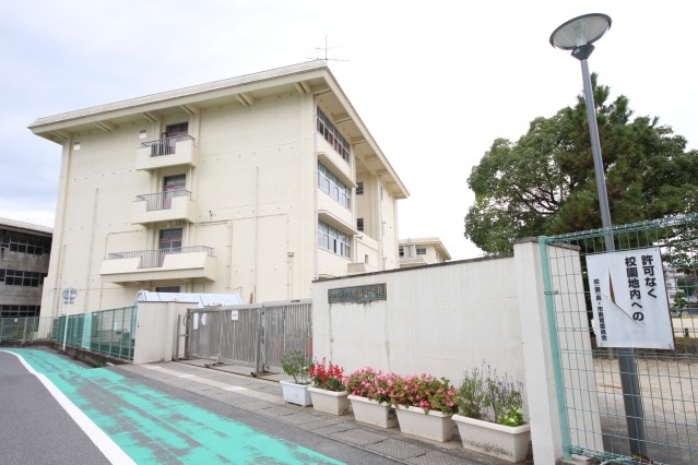 中学校　大和高田市立片塩中学校（中学校）まで994m