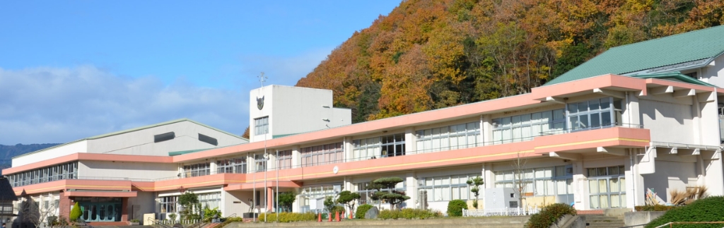 小学校　養父市立八鹿小学校（小学校）まで325m