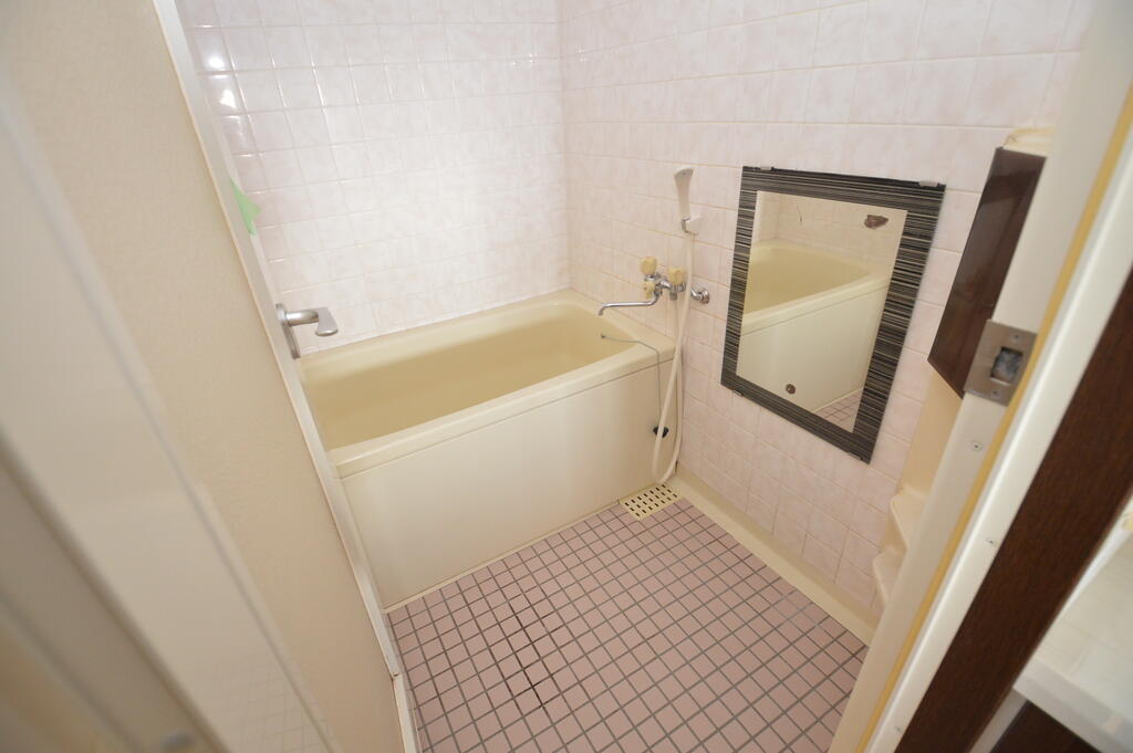 バス・シャワールーム　（参考）他室の写真を使用しています。現況優先となります。