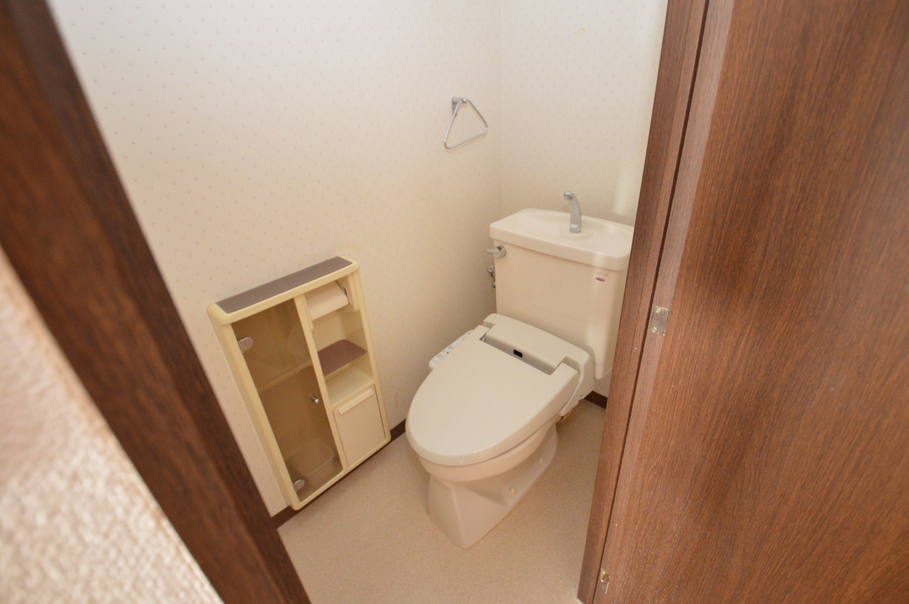 トイレ　（参考）他室の写真を使用しています。現況優先となります。