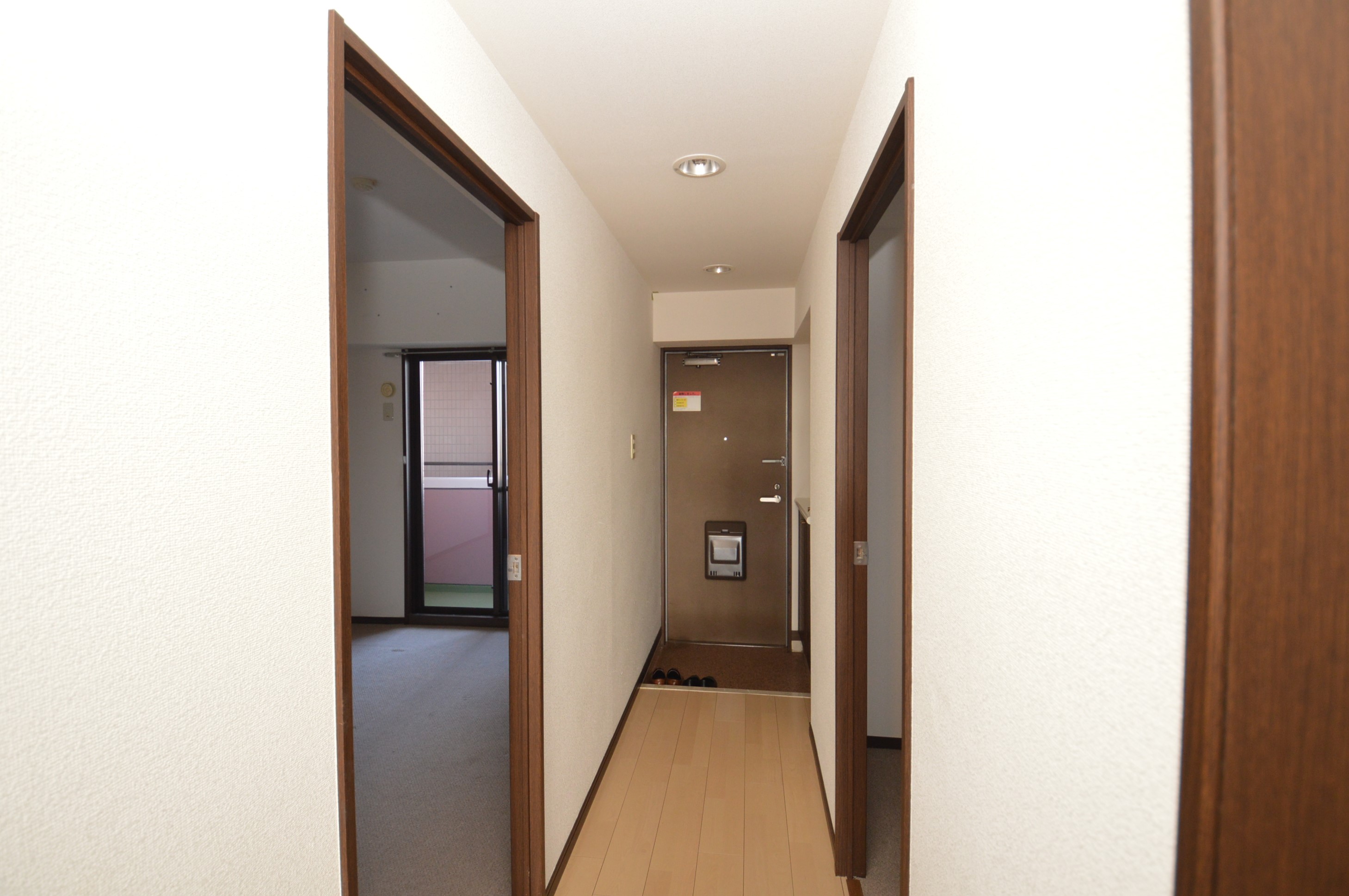 玄関　（参考）他室の写真を使用しています。現況優先となります。