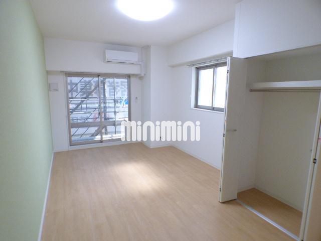 居室・リビング　１０．４帖の広いスペース