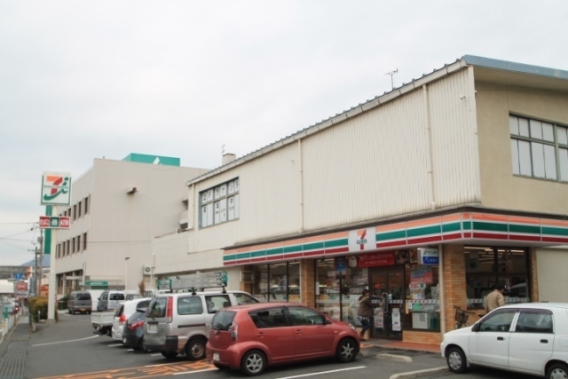 コンビニ　セブンイレブン（コンビニ）まで110m