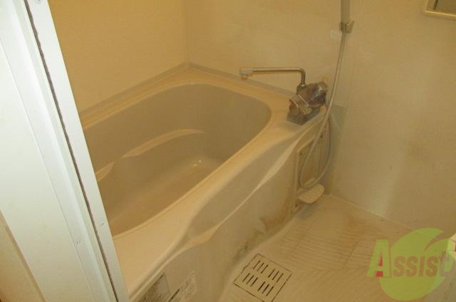 バス・シャワールーム　大きめの浴槽です。