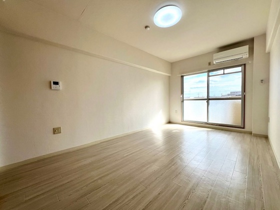 居室・リビング　※他号室の写真です