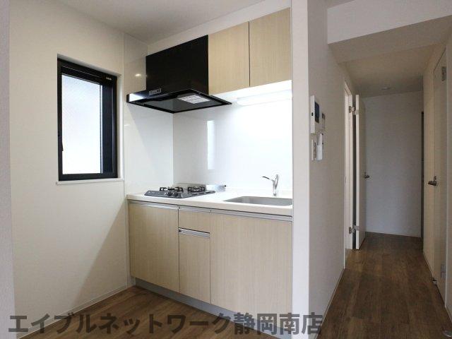 キッチン　コンパクトなキッチンで掃除もラクラク