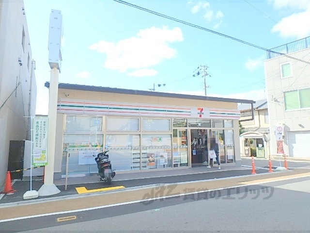 コンビニ　セブンイレブン伏見稲荷駅南店（コンビニ）まで300m