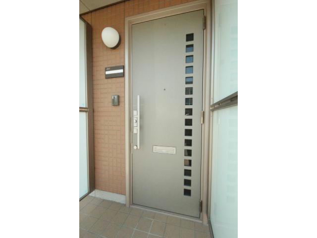 玄関　※写真は別居室のものです。