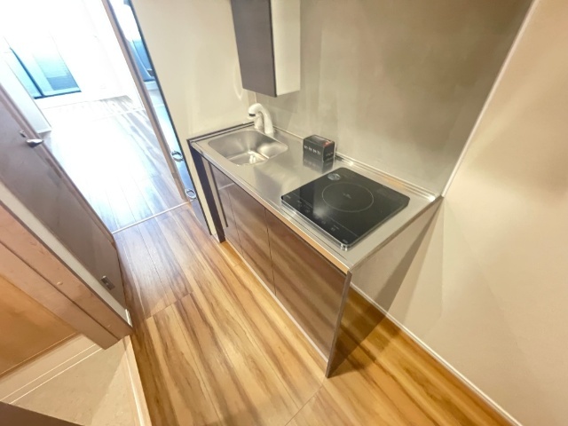 キッチン　ＩＨクッキングヒーター付き。