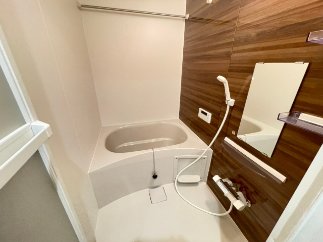 バス・シャワールーム　追い焚き浴室乾燥機付き。