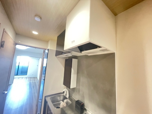 その他設備　吊戸棚付き。