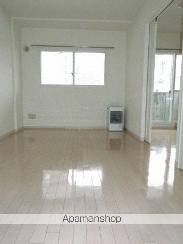 プロヴィデンス北円山の居間写真