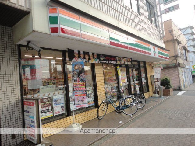 コンビニ　セブンイレブン（コンビニ）まで687m