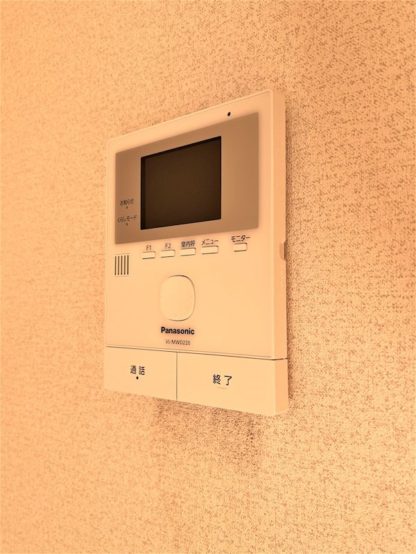 セキュリティ　モニター付きインターフォンを採用し急な来客も安心です。