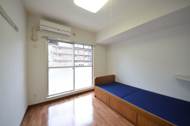 居室・リビング　★大きな窓が、お部屋を明るくしてくれます★