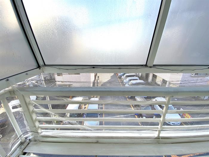 バルコニー　屋根付きフラワーボックス