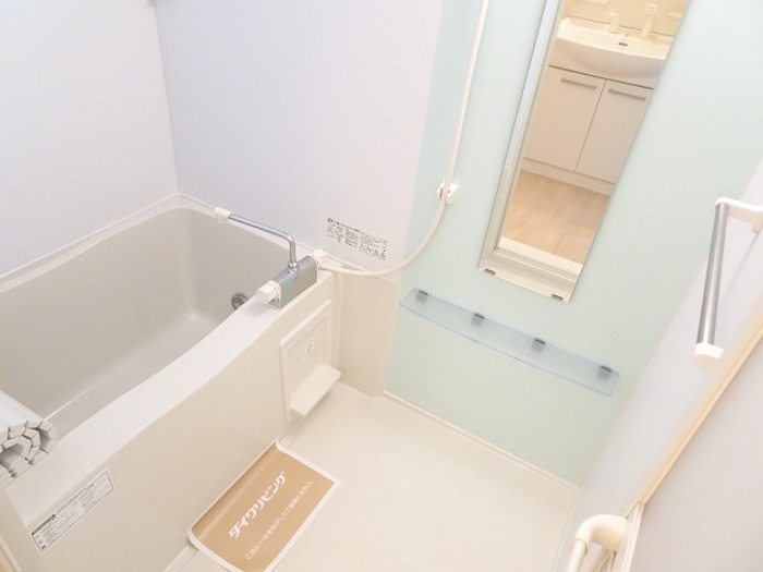 バス・シャワールーム　追い焚き給湯式浴室