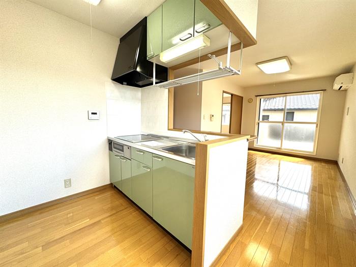 キッチン　3口のIHヒーター付きです