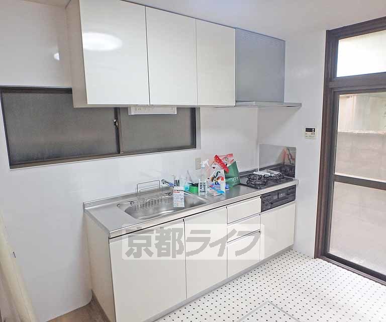 キッチン　ワイドサイズのシステムキッチンです。