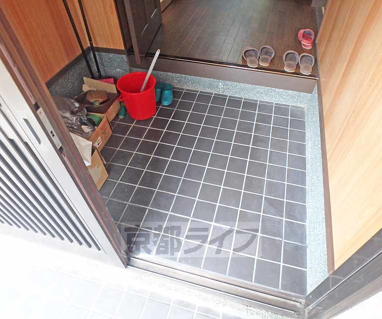 玄関　石タイルのお洒落な玄関です。