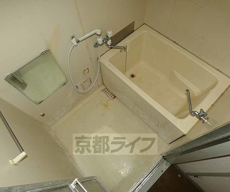 バス・シャワールーム　バスルームです。