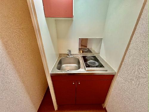 キッチン　設備・仕様は号室により異なる為、現況を優先いたします。