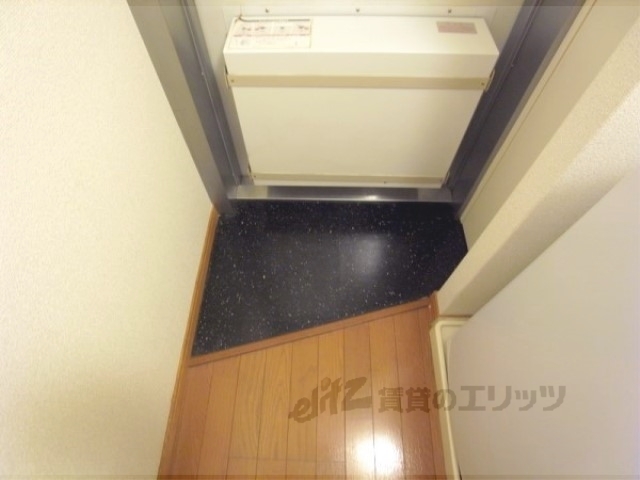 レオパレス墨染の玄関写真