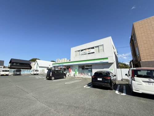 コンビニ　ファミリーマート豊橋東脇店（コンビニ）まで552m