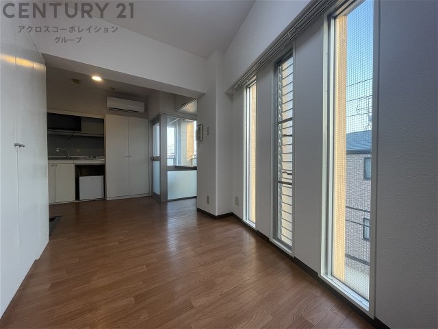 居室・リビング　角部屋につき陽当たり良好です