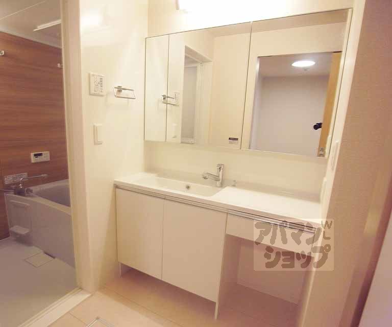 洗面設備　ホテルのような洗面台です・