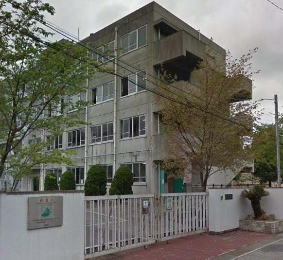 中学校　高槻市立阿武野中学校（中学校）まで2100m