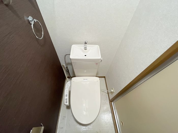 トイレ　温水洗浄便座のトイレ