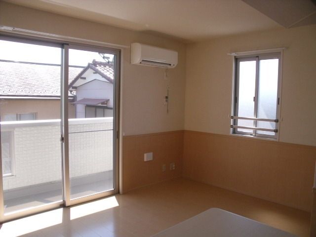 居室・リビング　明るいリビングです