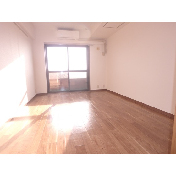 居室・リビング　６．７５帖の洋室です。